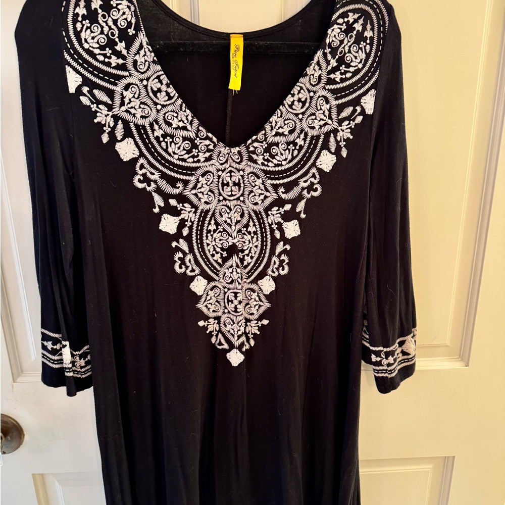 Chic Black and White Embroidered Tunic